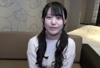 穿着牛仔裤尿尿搞湿一片 闺蜜拿着双头龙双人抽插自慰插对方